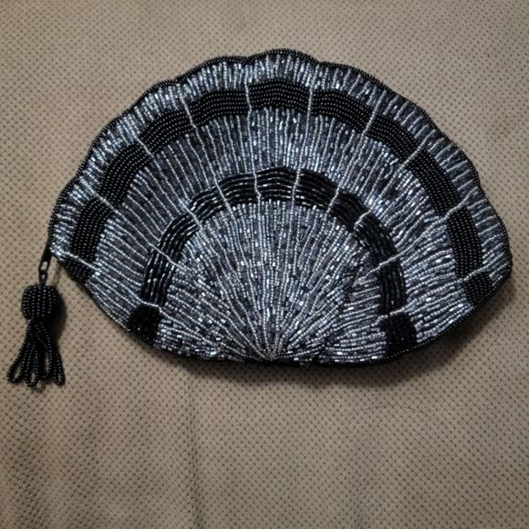 Vintage glass beaded evening clutch shell shape - Picture 2 of 9